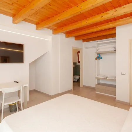 B&B Pettirosso 산테오도로