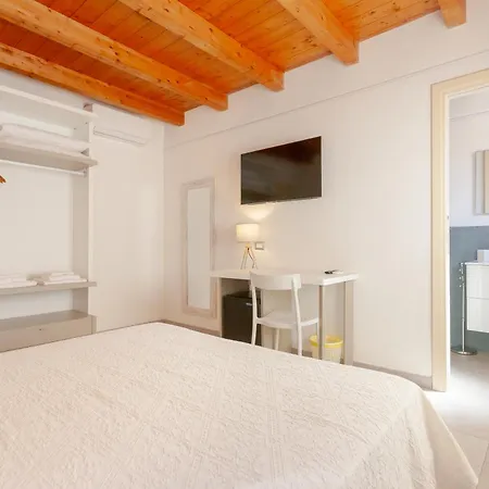 Pettirosso San Teodoro (Sardinia)