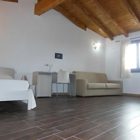 B&B Pettirosso 산테오도로