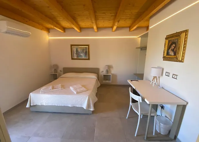 Pettirosso San Teodoro (Sardinia)