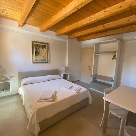 Pettirosso Oda ve Kahvaltı San Teodoro (Sardinia)