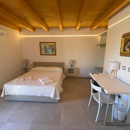 Pettirosso San Teodoro (Sardinia)